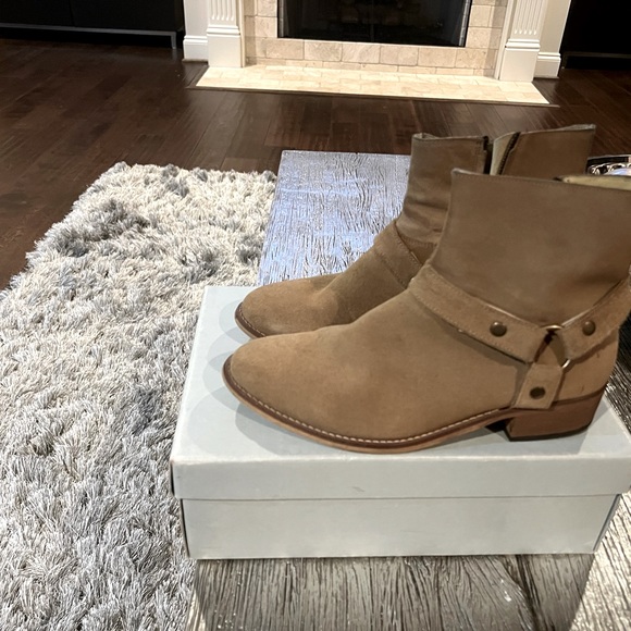 Show the Bear Apache Harness Boot in Sand - Picture 1 of 4